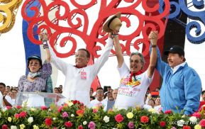 Rosario y Daniel celebran junto al pueblo 38 años de Revolución