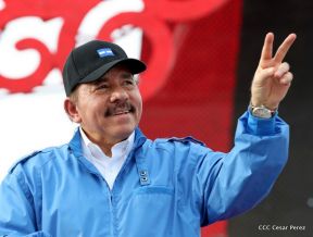 Rosario y Daniel celebran junto al pueblo 38 años de Revolución