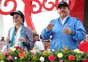 Rosario y Daniel celebran junto al pueblo 38 años de Revolución