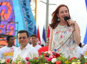 Rosario y Daniel celebran junto al pueblo 38 años de Revolución