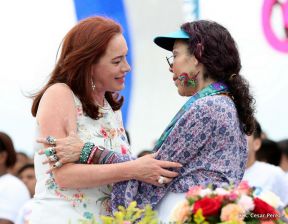 Rosario y Daniel celebran junto al pueblo 38 años de Revolución