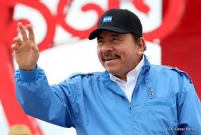 Rosario y Daniel celebran junto al pueblo 38 años de Revolución