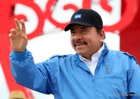 Rosario y Daniel celebran junto al pueblo 38 años de Revolución