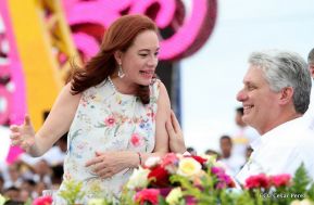 Rosario y Daniel celebran junto al pueblo 38 años de Revolución