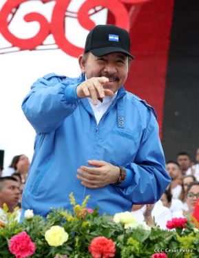 Rosario y Daniel celebran junto al pueblo 38 años de Revolución