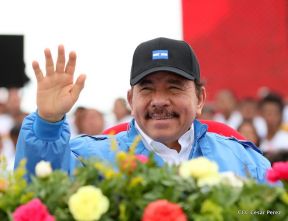 Rosario y Daniel celebran junto al pueblo 38 años de Revolución