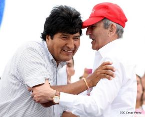 Rosario y Daniel celebran junto al pueblo 38 años de Revolución
