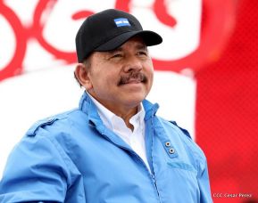 Rosario y Daniel celebran junto al pueblo 38 años de Revolución