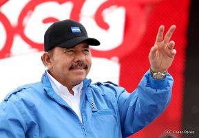 Rosario y Daniel celebran junto al pueblo 38 años de Revolución