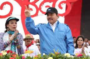 Rosario y Daniel celebran junto al pueblo 38 años de Revolución