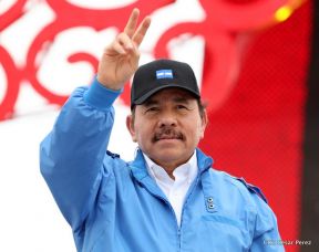 Rosario y Daniel celebran junto al pueblo 38 años de Revolución