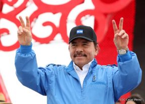 Rosario y Daniel celebran junto al pueblo 38 años de Revolución