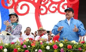 Rosario y Daniel celebran junto al pueblo 38 años de Revolución