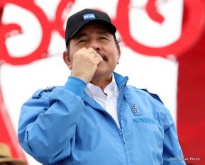 Rosario y Daniel celebran junto al pueblo 38 años de Revolución