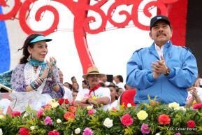 Rosario y Daniel celebran junto al pueblo 38 años de Revolución