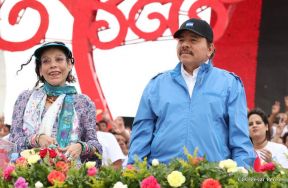 Rosario y Daniel celebran junto al pueblo 38 años de Revolución