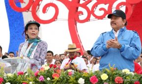 Rosario y Daniel celebran junto al pueblo 38 años de Revolución