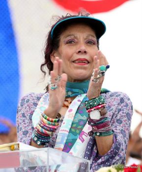 Rosario y Daniel celebran junto al pueblo 38 años de Revolución