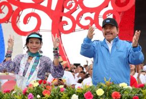 Rosario y Daniel celebran junto al pueblo 38 años de Revolución