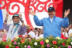 Rosario y Daniel celebran junto al pueblo 38 años de Revolución