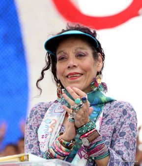 Rosario y Daniel celebran junto al pueblo 38 años de Revolución