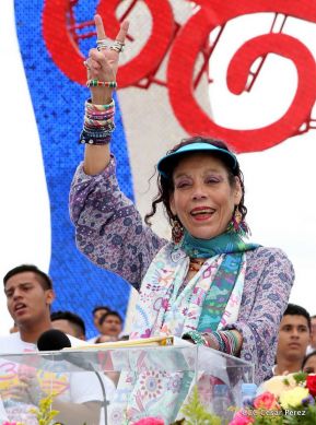 Rosario y Daniel celebran junto al pueblo 38 años de Revolución