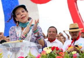 Rosario y Daniel celebran junto al pueblo 38 años de Revolución