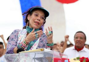 Rosario y Daniel celebran junto al pueblo 38 años de Revolución