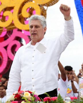 Rosario y Daniel celebran junto al pueblo 38 años de Revolución