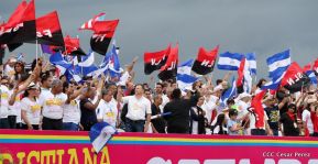 Rosario y Daniel celebran junto al pueblo 38 años de Revolución
