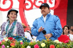 Rosario y Daniel celebran junto al pueblo 38 años de Revolución