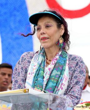 Rosario y Daniel celebran junto al pueblo 38 años de Revolución