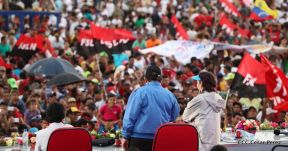 Rosario y Daniel celebran junto al pueblo 38 años de Revolución