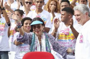 Rosario y Daniel celebran junto al pueblo 38 años de Revolución