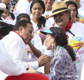 Rosario y Daniel celebran junto al pueblo 38 años de Revolución