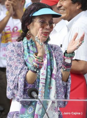Rosario y Daniel celebran junto al pueblo 38 años de Revolución