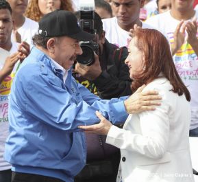 Rosario y Daniel celebran junto al pueblo 38 años de Revolución