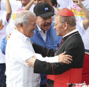 Rosario y Daniel celebran junto al pueblo 38 años de Revolución