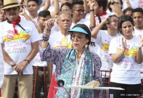 Rosario y Daniel celebran junto al pueblo 38 años de Revolución