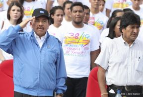 Rosario y Daniel celebran junto al pueblo 38 años de Revolución