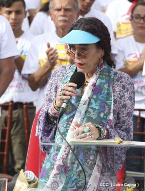 Rosario y Daniel celebran junto al pueblo 38 años de Revolución