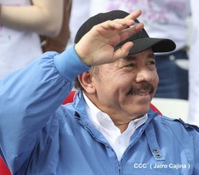 Rosario y Daniel celebran junto al pueblo 38 años de Revolución