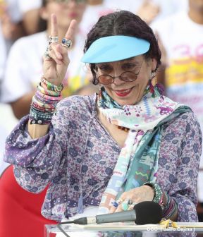 Rosario y Daniel celebran junto al pueblo 38 años de Revolución