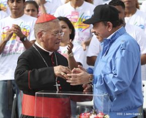 Rosario y Daniel celebran junto al pueblo 38 años de Revolución