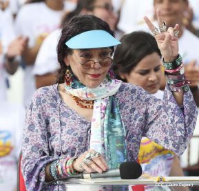 Rosario y Daniel celebran junto al pueblo 38 años de Revolución