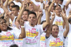 Rosario y Daniel celebran junto al pueblo 38 años de Revolución