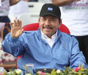 Rosario y Daniel celebran junto al pueblo 38 años de Revolución