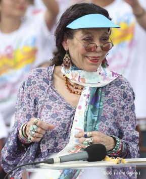 Rosario y Daniel celebran junto al pueblo 38 años de Revolución