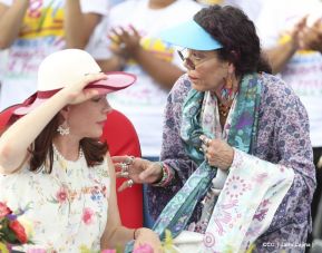Rosario y Daniel celebran junto al pueblo 38 años de Revolución