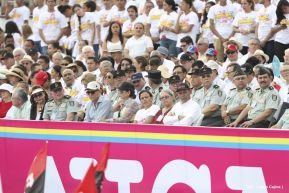 Rosario y Daniel celebran junto al pueblo 38 años de Revolución